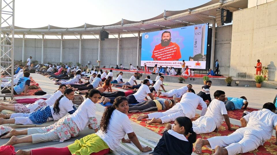 IIT హైదరాబాద్: ఐఐటీ హైదరాబాద్ విద్యార్థులకు యోగా శిక్షణ శిక్షణ .. కారణం కారణం కారణం!