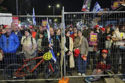 ఇజ్రాయెల్ గాజన్లు ఇంటికి తిరిగి రాగలరని, మరో 6 బందీలను విడుదల చేయడానికి హమాస్ చెప్పారు