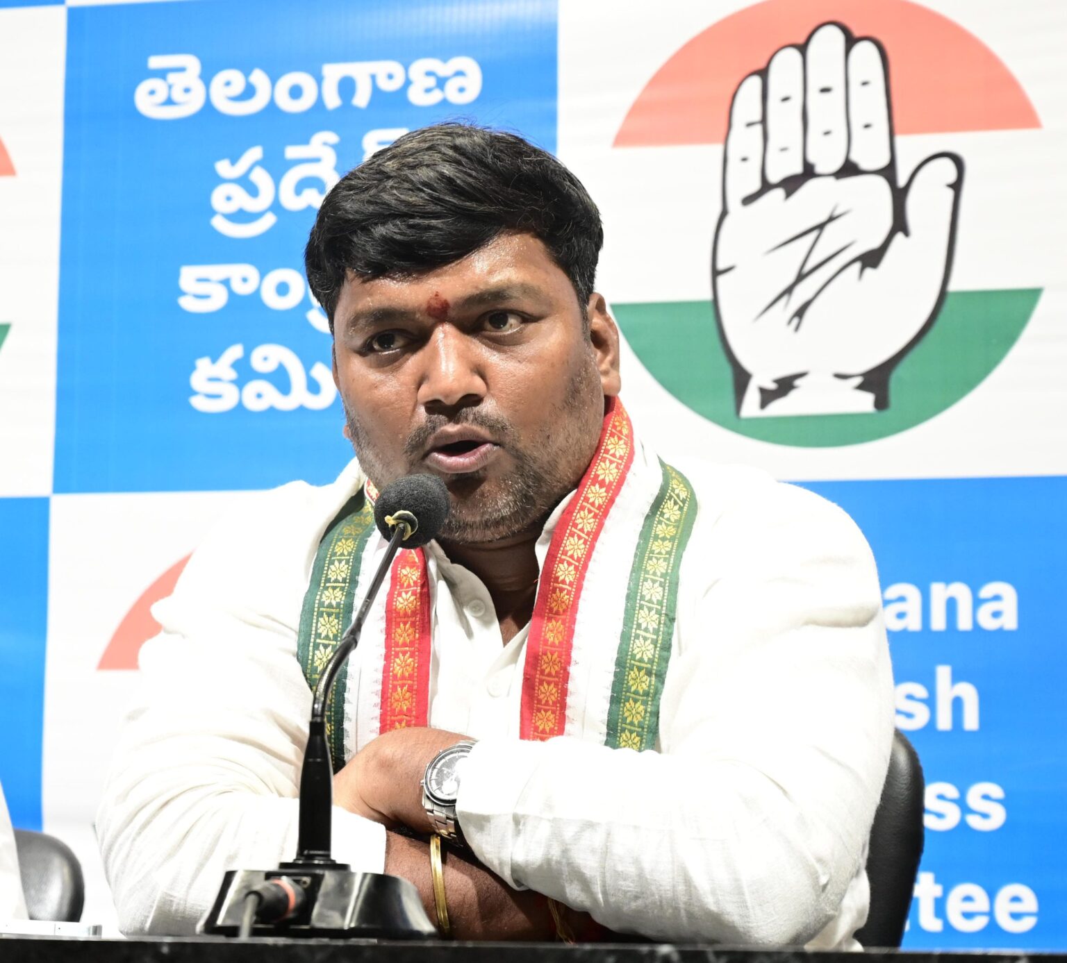 ఎంపీ ఈటల ఏమైనా పురాణ పురుషుడా ?