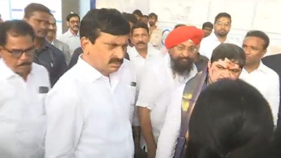 కరీంనగర్ : “వాట్ ఈజ్ డిస్ నాన్ సెన్సార్” - కరీంనగర్ కలెక్టర్ పై మంత్రి పొంగులేటి అసహనం