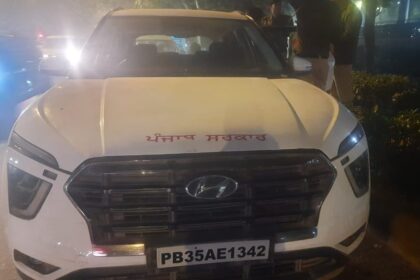 నగదుతో "పంజాబ్ సర్కార్" కారు, Delhi ిల్లీలో మద్యం స్వాధీనం చేసుకున్నది, స్టేట్ స్పందిస్తుంది