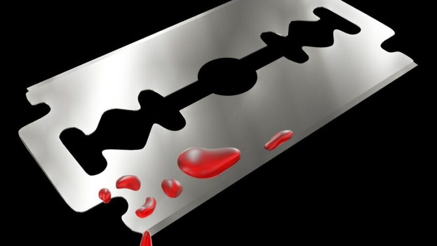 ప్రేమ పేరుతో వేధింపులు, బాలుడిపై బ్లేడ్‌తో దాడి చేసిన బాలిక తండ్రి-కోనసీమ బాలిక తండ్రి బ్లేడ్‌తో బాలుడిపై దాడి చేసి ప్రేమ పేరుతో బాలికను వేధించాడు ,ఆంధ్ర ప్రదేశ్ న్యూస్