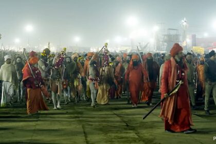 మహా కుంభ వద్ద స్టాంపేడ్ లాంటి పరిస్థితి తరువాత అఖారాస్ మౌని అమావాస్య 'అమృత్ స్నాన్' ను పిలుస్తారు