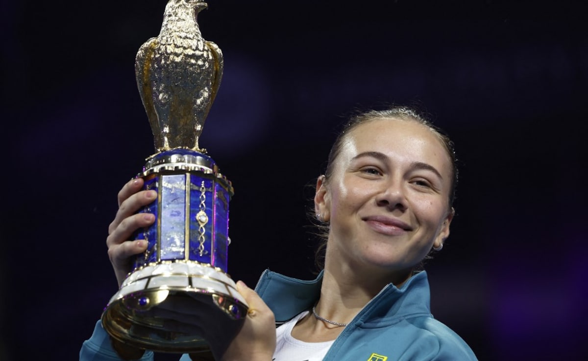 23 ఏళ్ల అమండా అనిసిమోవా మొదటి డబ్ల్యుటిఎ 1000 టైటిల్‌ను కైవసం చేసుకుంది, ఖతార్ ఓపెన్‌లో జెలెనా ఒస్టాపెంకోను ఓడించింది