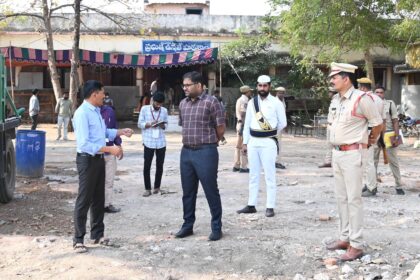 పోలింగ్ కేంద్రాల కేంద్రాల - ముద్రా న్యూస్