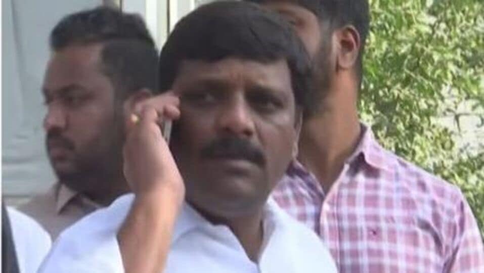 బీసీల కోసం మాట్లాడితే షోకాజ్ షోకాజ్ నోటీసులు నోటీసులు ఇస్తారా .. తీన్మార్ తీన్మార్ మల్లన్న ఫైర్!