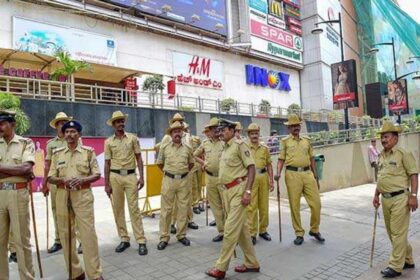 బెంగళూరు మనిషి మద్యం కోసం డబ్బు ఇవ్వడానికి నిరాకరించినందున స్త్రీపై దాడి చేస్తుంది