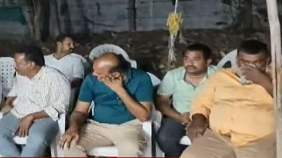 మొయినాబాద్‌ ఫామ్‌ హౌస్‌లో హౌస్‌లో క్యాసినో, కోళ్ల కోళ్ల కోళ్ల పందాలు .. పోలీసుల అదుపులో బడా బడా బాబులు- పోలీసు కస్టడీలో నిందితుడు మొయినాబాద్ ఫామ్‌హౌస్‌లో కాసినో కాక్‌ఫైటింగ్, తెలంగాణ.