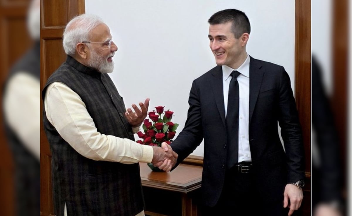 PM పంచుకుంటుంది పోడ్కాస్ట్ నుండి లెక్స్ ఫ్రిడ్మాన్ తో కలిసి ఉంటుంది