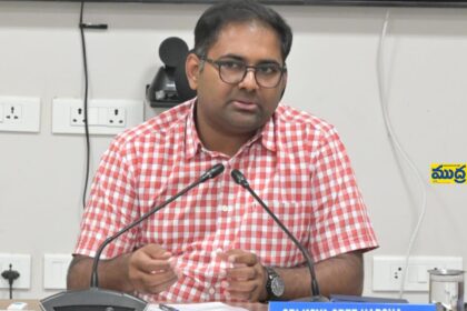 అర్జీలను సత్వరమే పరిష్కరించాలి: ప్రజావాణిలో కలెక్టర్ కోయ శ్రీ హర్ష హర్ష