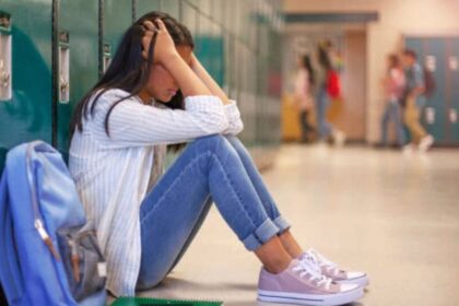 ఇంట‌ర్ ప‌రీక్ష‌ రాసే విద్యార్థినితో ఇన్విజిలేట‌ర్ అస‌భ్య అస‌భ్య ..