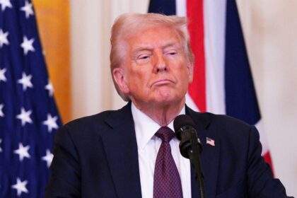 ట్రంప్ అనిశ్చితి "తప్పించుకోగలిగే" మాంద్యం: ఆర్థికవేత్త యొక్క ప్రమాదాన్ని తెస్తుంది