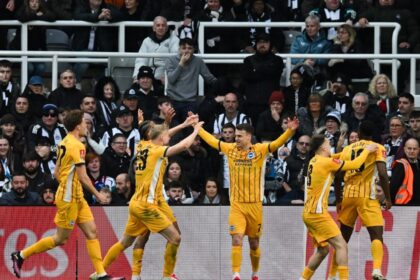 డానీ వెల్బెక్ న్యూకాజిల్‌ను బ్రైటన్ FA కప్ క్వార్టర్-ఫైనల్స్‌కు చేరుకున్నాడు