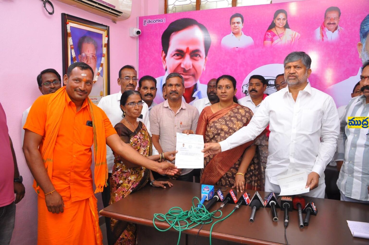 నష్టపోయిన రైతును రైతును ఏ ఒక్క మంత్రి కూడా పరామర్శించక పోవడం దురదృష్టకరం