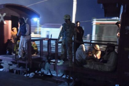 పాకిస్థాన్‌లో రైలు రైలు హైజాక్ .. 30 మంది సైనికులు సైనికులు మృతి మృతి .. ఉగ్రవాదుల డిమాండ్స్ డిమాండ్స్ డిమాండ్స్ డిమాండ్స్ డిమాండ్స్!