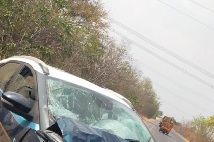 బైక్ ను ఢీకొన్న ఢీకొన్న కారు .. ప్రమాదంలో ప్రమాదంలో భర్త భార్య భార్య పరిస్థితి విషమం .. కుమారుడికి కుమారుడికి కుమారుడికి కుమారుడికి