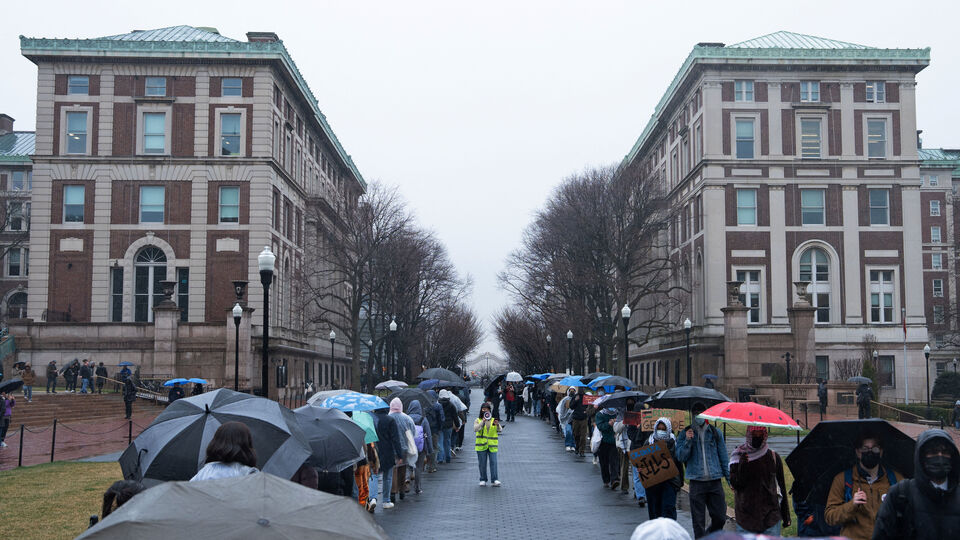 భారతీయ విద్యార్థులు: ఆ విదేశీ విద్యార్థులపై అమెరికా అమెరికా; దేశం విడిచి వెళ్లిపోవాలని ఈ ఈ- యుఎస్ అంతర్జాతీయ విద్యార్థులపై పగులగొడుతుంది వందలాది మంది స్వీయ బహిష్కరణ ఇమెయిళ్ళను పొందుతారు,