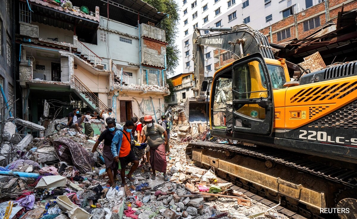 మయన్మార్లో మరణాల సంఖ్య 2,056 కు పెరిగింది; థాయిలాండ్ దర్యాప్తు భవనం కూలిపోతుంది