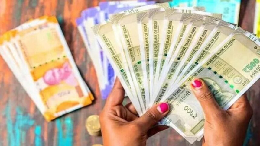 రూ .8 లక్షల లక్షల పెన్షన్ డబ్బులతో సచివాలయ ఉద్యోగి పరారీ పరారీ, ఆందోళ‌న‌లో- డాచెపల్లి సెక్రటేరియట్ ఉద్యోగి 8 లక్షల రూపాయల పెన్షన్ ఫండ్లతో, ఆంధ్ర ప్రదేశ్ ప్రదేశ్ న్యూస్