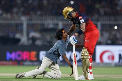 వైరల్ వీడియో: ఐపిఎల్ 2025 ఓపెనర్ సమయంలో విరాట్ కోహ్లీని కలవడానికి అభిమాని భద్రతను ఎలా ఉల్లంఘించారు