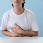 చైనీస్ బాలుడు వాపు కడుపుతో వైద్యుడిని సందర్శిస్తాడు, వారు లోపల బంగారు పట్టీని కనుగొంటారు