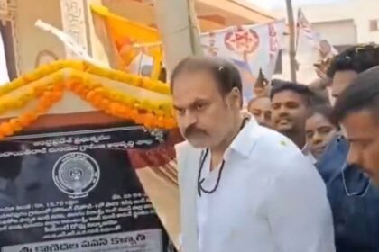 టీడీపీ వర్సెస్ జనసేన జనసేన .. పిఠాపురంలో పిఠాపురంలో ఆధిపత్య పోరు .. సోషల్ సోషల్ మీడియాలో డైలాగ్ డైలాగ్ డైలాగ్ వార్!