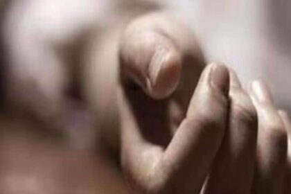 తెలంగాణలో దారుణం- ప్రియుడితో ప్రియుడితో భర్తకు ఉరి ఉరి, ఆత్మహత్యగా ఆత్మహత్యగా ఆత్మహత్యగా