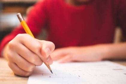 పదో తరగతి పరీక్షల్లో కూలీ కుమార్తె కుమార్తె ప్రతిభ .. ఎకరం పొలం మంజూరు చేసిన కలెక్టర్!