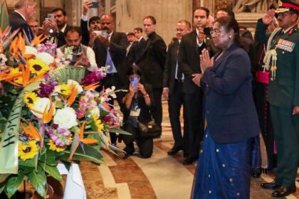 పోప్ ఫ్రాన్సిస్ కు ఘనంగా అంతిమ వీడ్కోలు; అంత్యక్రియలకు 50 దేశాల అధినేతలు సహా సహా 4 లక్షల లక్షల హాజరు- పోప్ ఫ్రాన్సిస్ రోమ్‌లో విశ్రాంతి తీసుకున్నారు 4 లక్షలు దు ourn ఖితులు మరియు ప్రపంచ నాయకులు నివాళి చెల్లిస్తారు,