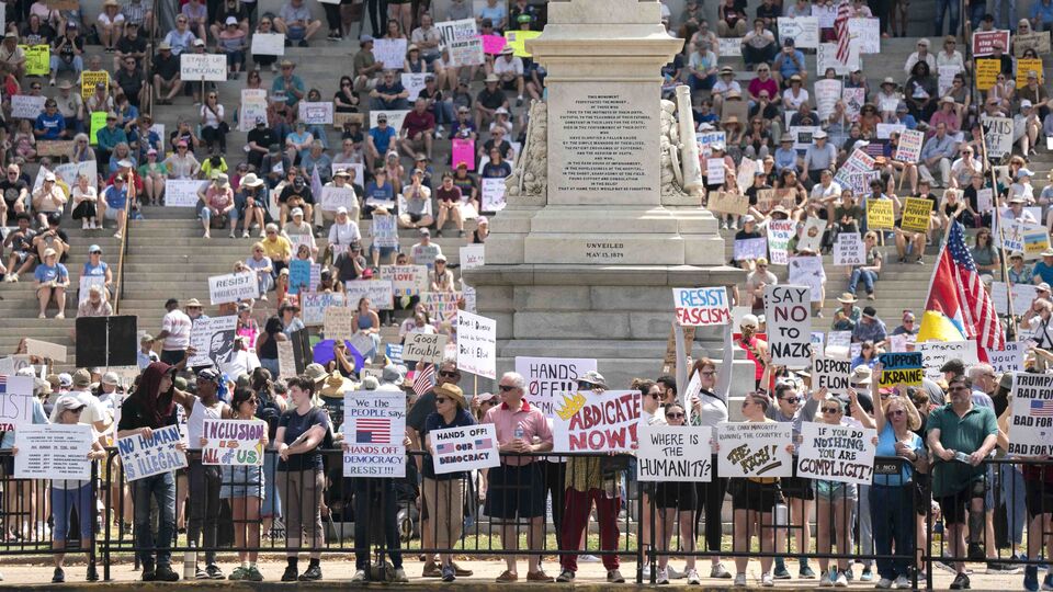 యుఎస్ నిరసనలు: ట్రంప్పై ట్రంప్పై! అమెరికాలోని మొత్తం 50 రాష్ట్రాల్లో భారీ భారీ నిరసనలు ..