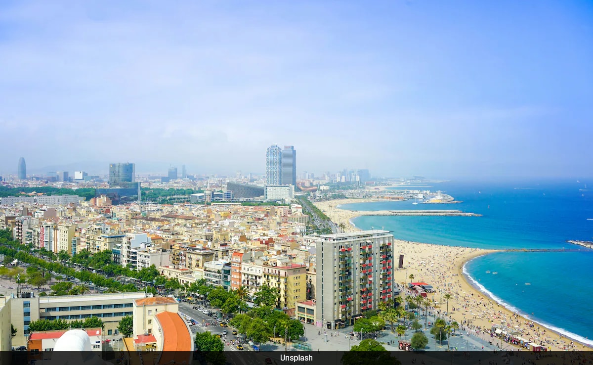 స్పెయిన్ లక్షలాది మందిని ప్రభావితం చేసే కఠినమైన కొత్త పర్యాటక నియమాలను పరిచయం చేస్తుంది