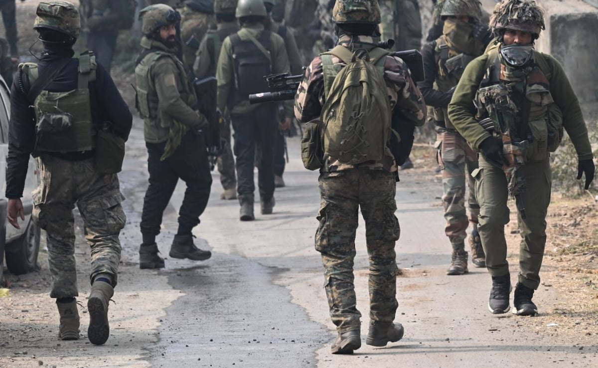 J & K యొక్క కిష్ట్వార్లో ఎన్‌కౌంటర్, ఆర్మీ ఆప్స్ తర్వాత చిక్కుకున్న ఉగ్రవాదులు