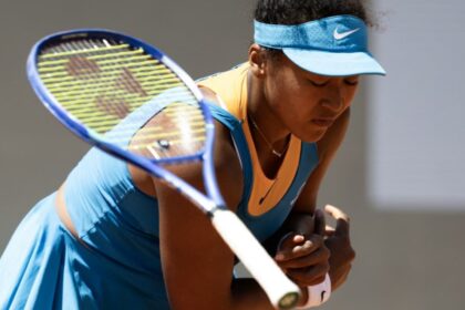 అభిమానులు జనిక్ సిన్నర్ కోసం ఎదురుచూస్తున్నందున నవోమి ఒసాకా ఇటాలియన్ ఓపెన్ నుండి పడగొట్టాడు