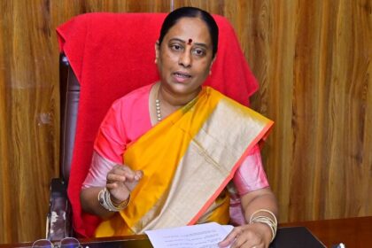 కమీషన్లపై కొండా సురేఖ వ్యాఖ్యలతో వ్యాఖ్యలతో రాజకీయ దుమారం .. సెల్ఫ్ గోల్ పడటంతో క్లారిటీ క్లారిటీ ఇచ్చిన!