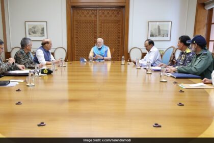 కాల్పుల విరమణ ఒప్పందం తరువాత రోజు, రక్షణ అధికారులతో PM మోడీ యొక్క కీలకం