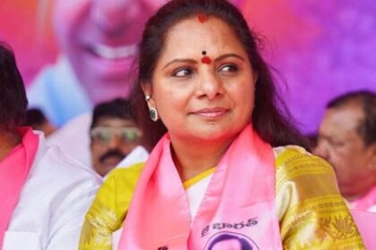 గులాబీ సైన్యంలో 'కవిత' ధిక్కార ధిక్కార స్వరం ..! ప్రశ్నాస్త్రాలు ఎవరిపై ...?