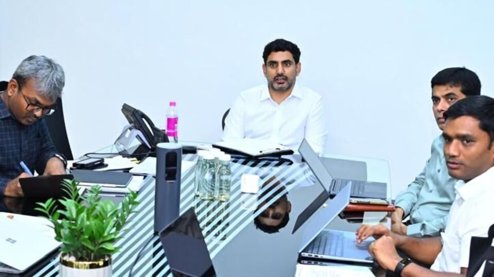 డీఎస్సీ పరీక్షలను పకడ్బందీగా పకడ్బందీగా .. మంత్రి మంత్రి లోకేష్ కీలక ఆదేశాలు