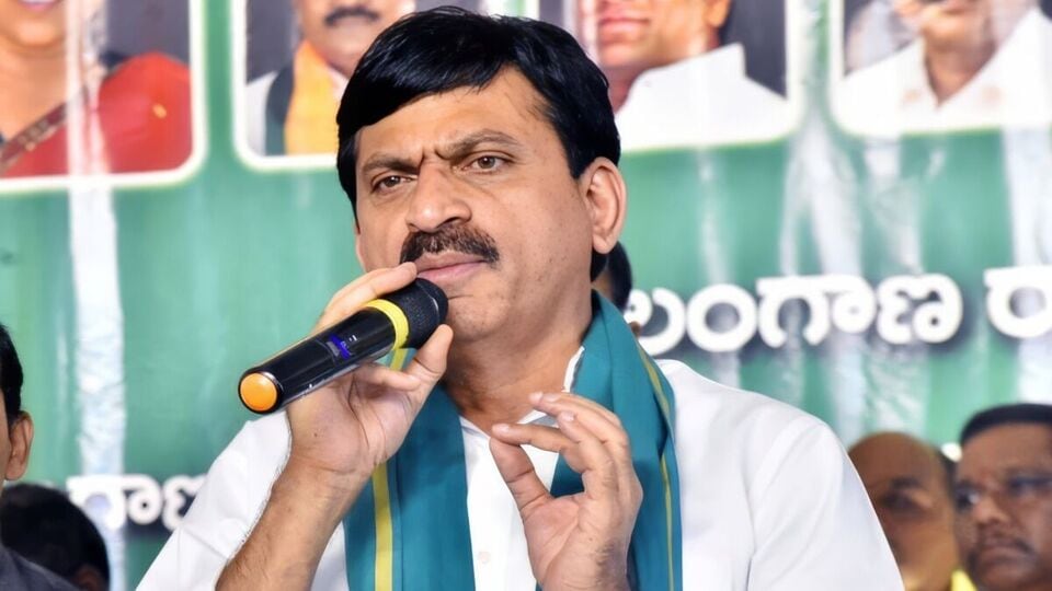 నాలుగు విడతల్లో ఇందిరమ్మ ఇండ్ల డబ్బులు డబ్బులు, నేరుగా లబ్దిదారుల ఖాతాల్లోనే జమ జమ