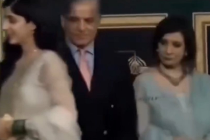 బాలీవుడ్ నటిని కన్నార్పకుండా చూస్తున్న పాక్ ప్రధాని ప్రధాని షరీఫ్; వీడియో వీడియో