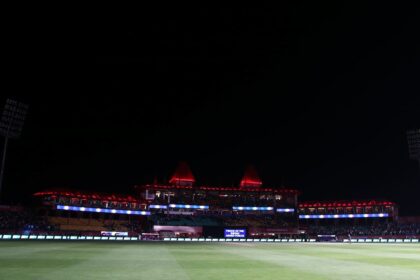 "ముందు జాగ్రత్త దశ ఎందుకంటే ...": ధారాంషాలాలో పిబిక్స్ వర్సెస్ డిసి మ్యాచ్‌లో ఐపిఎల్ చైర్మన్ నిశ్శబ్దాన్ని విచ్ఛిన్నం చేస్తాడు