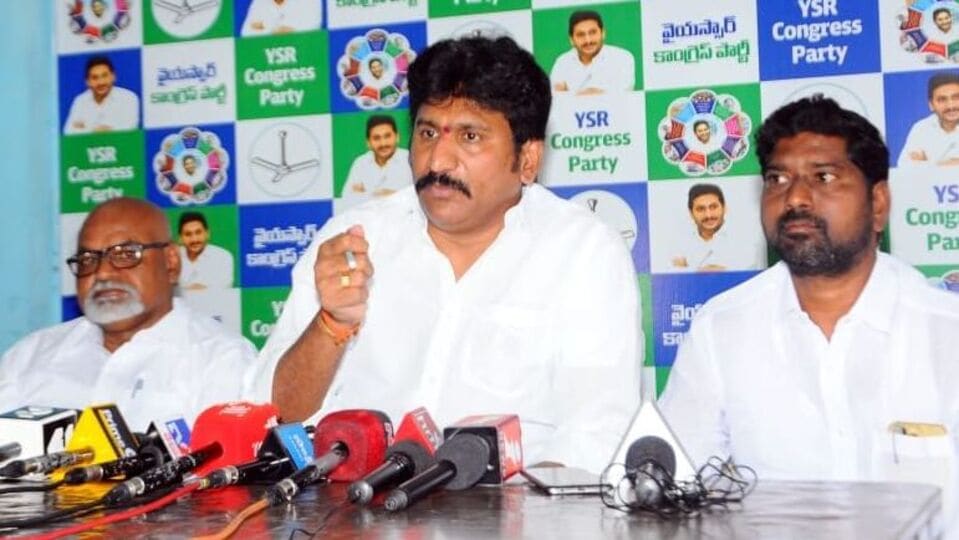 ముగిసిన తోపుదుర్తి విచారణ .. 102 ప్రశ్నలు అడిగిన అడిగిన .. తనకు తనకు సంబంధం లేదన్న లేదన్న లేదన్న