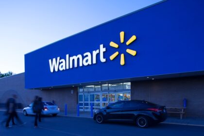 యుఎస్ వాణిజ్య యుద్ధంలో వాల్మార్ట్ నుండి అరుదైన హెచ్చరిక