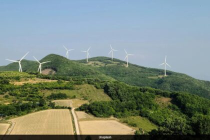 వాతావరణ సంక్షోభం మధ్య నిపుణులు తగినంత పురోగతి గురించి హెచ్చరిస్తున్నారు