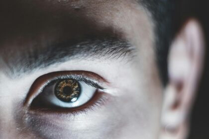 శాస్త్రవేత్తలు అభివృద్ధి చేసిన పర్యవేక్షణను అందించే కాంటాక్ట్ లెన్సులు