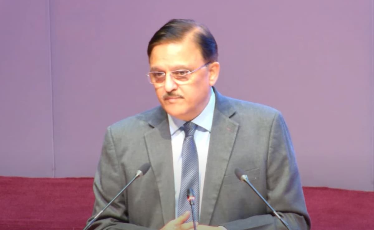 "సుప్రీంకోర్టు ప్రధాన న్యాయం-కేంద్రీకృత, మార్చాలి": జస్టిస్ అభయ్ ఓకా