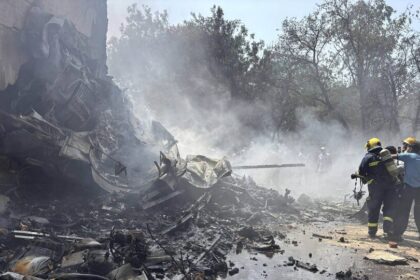 625 అడుగుల ఎత్తు ఎత్తు .. నిట్టనిలువుగా నిట్టనిలువుగా కుప్పకూలిన విమానం