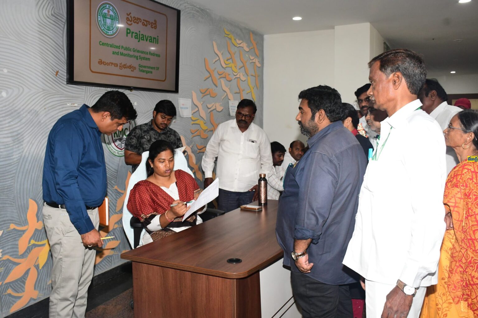 సెలవులో కార్పొరేషన్ కార్పొరేషన్ .. ఇంచార్జ్ ఇంచార్జ్ మార్క్ పాలన పాలన